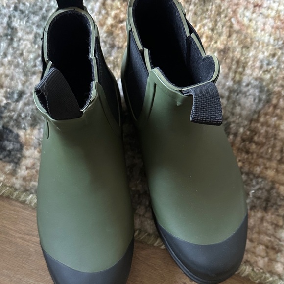 Everlane Green and Black Chelsea Rain Boots - Picture 5 of 6